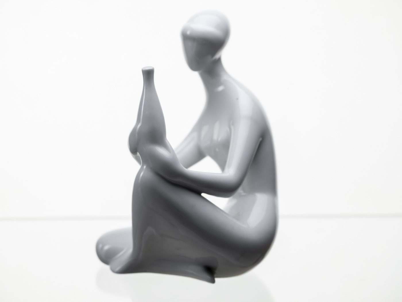 Dívka s vázou, Jitka Forejtová, Royal Dux